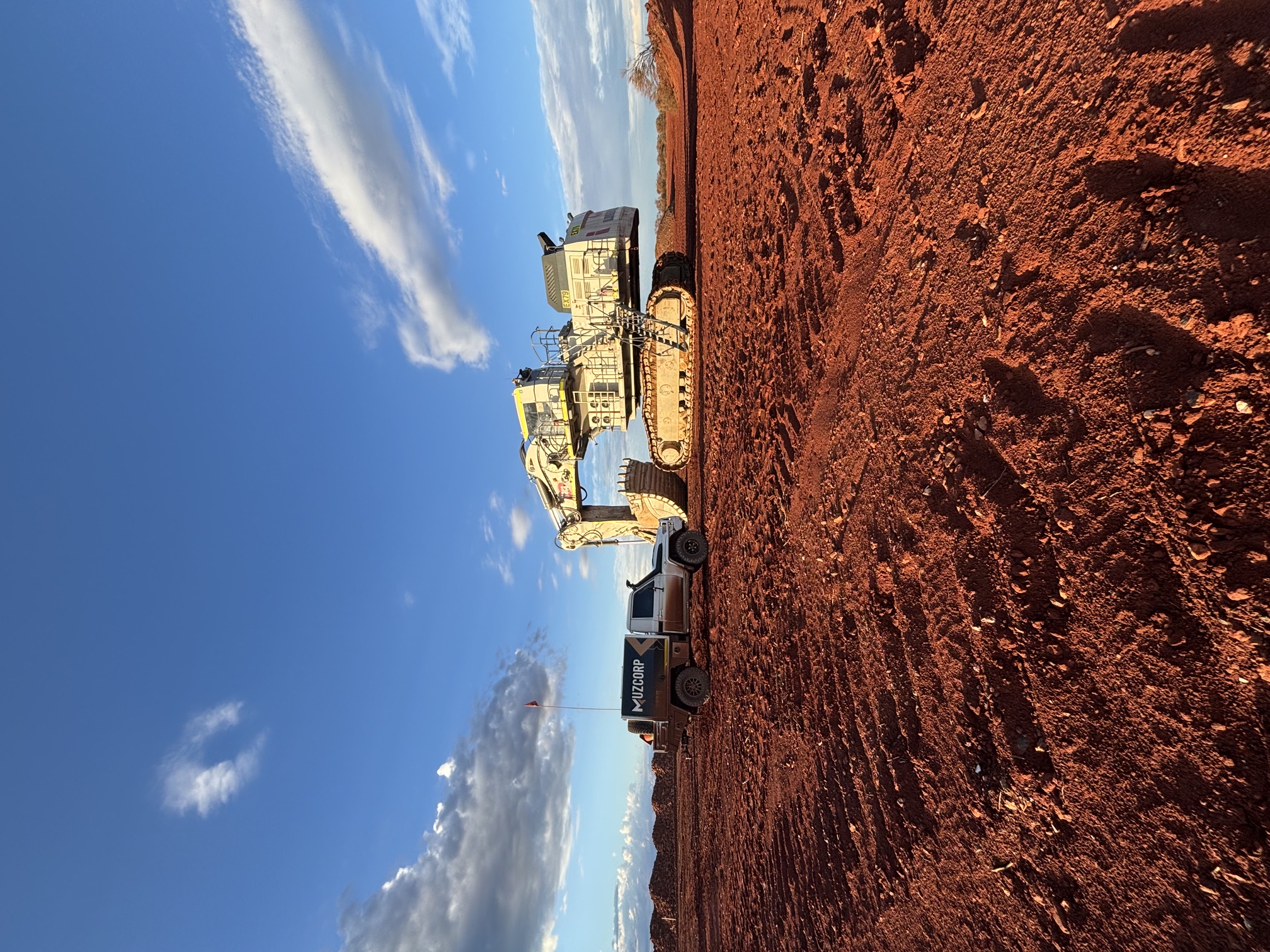 Excavator on red Pilbara dirt
