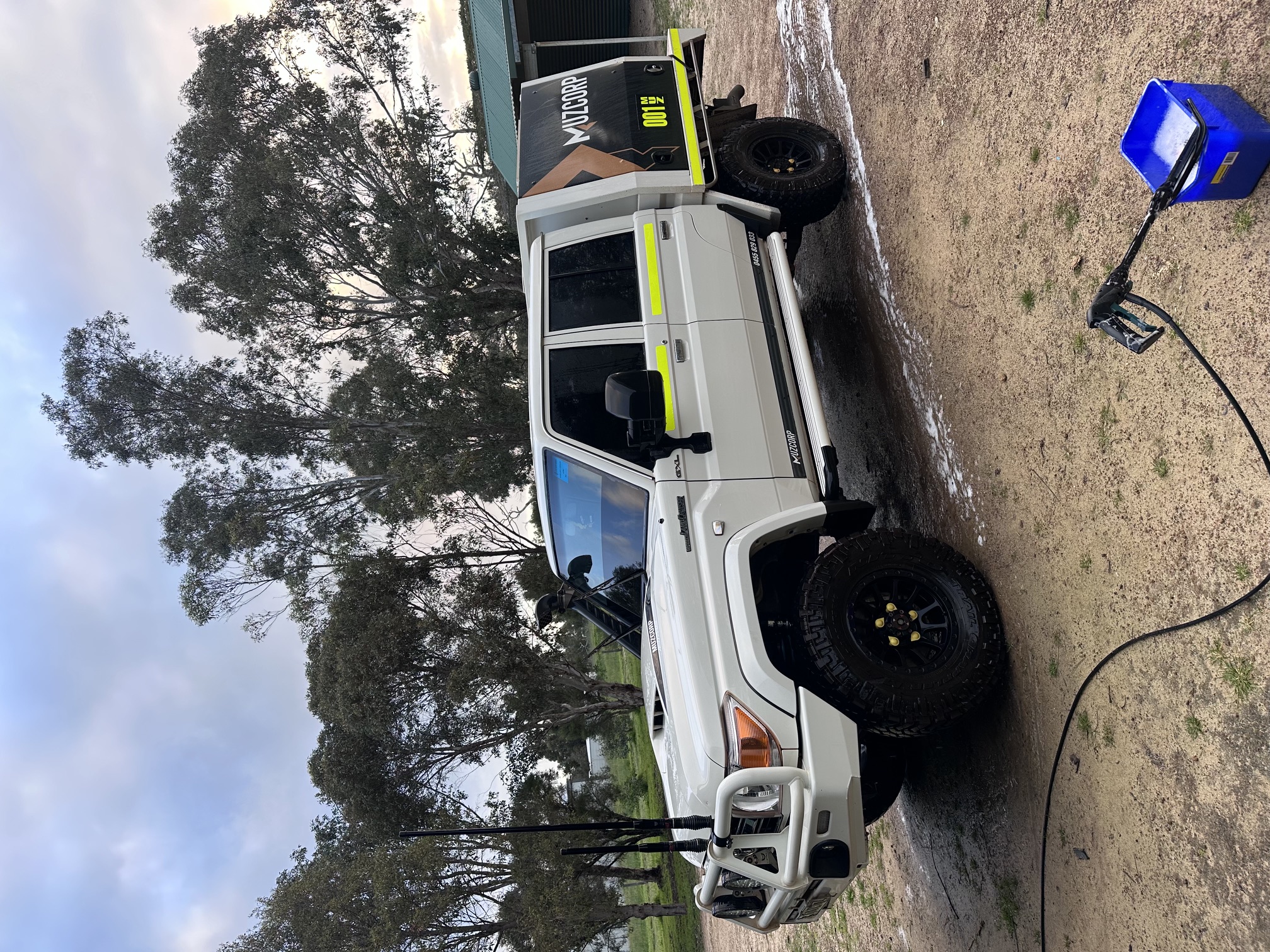 Toyota Land Cruiser 79 Series mine-spec